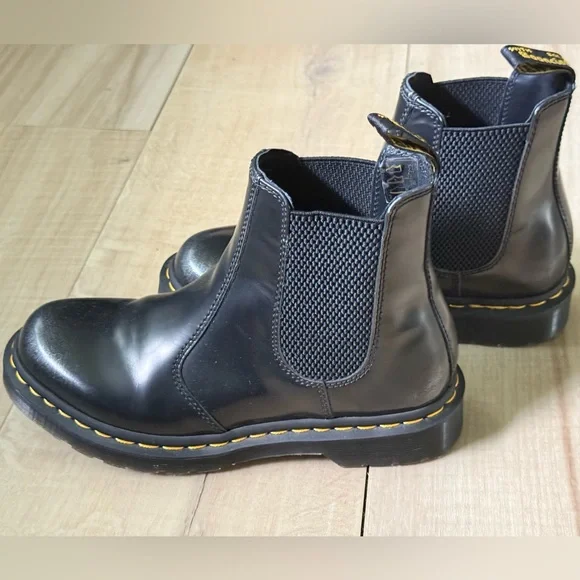Dr. Martens 2976 Black Leather Chelsea Boots Women’s 7 Grunge Minimalist Edge - Picture 2 of 16